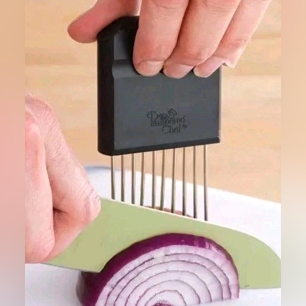 PAMPERED CHEF Hold N Slice Kitchen Tool